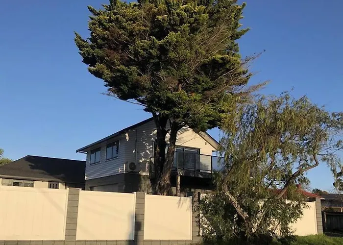 “Henderson Dream Guest House”