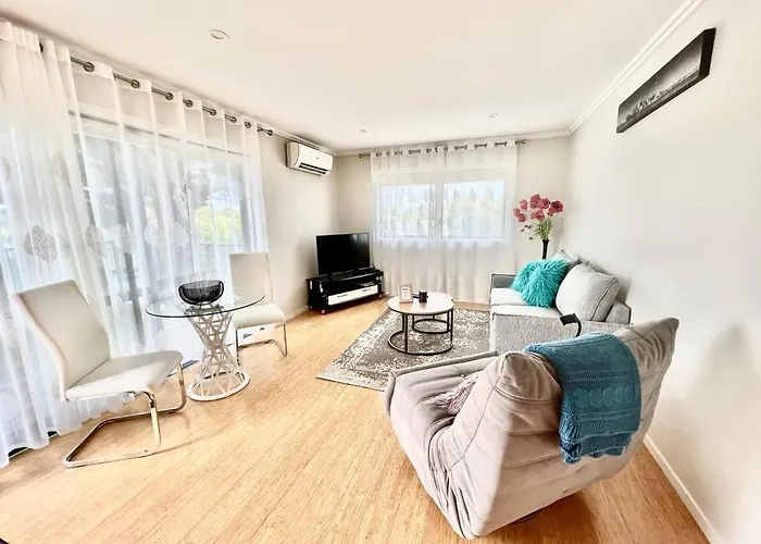“Henderson Dream Guest House”